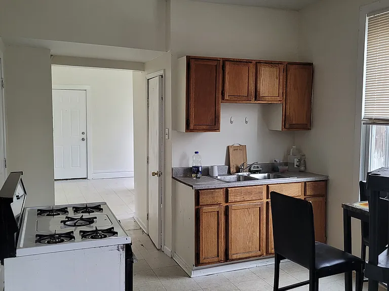 4546 S Wood St #1 — Photo 4