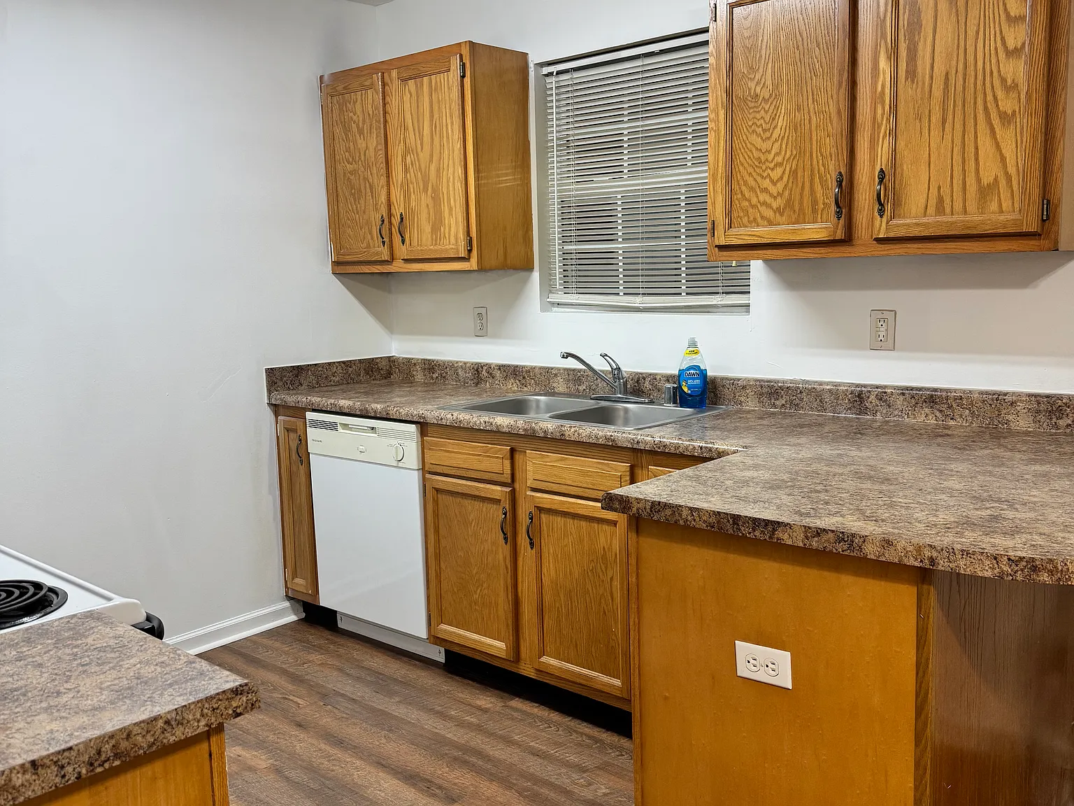 3 bed, 2.5 bath, 1200 sqft, $1,500 — Photo 2