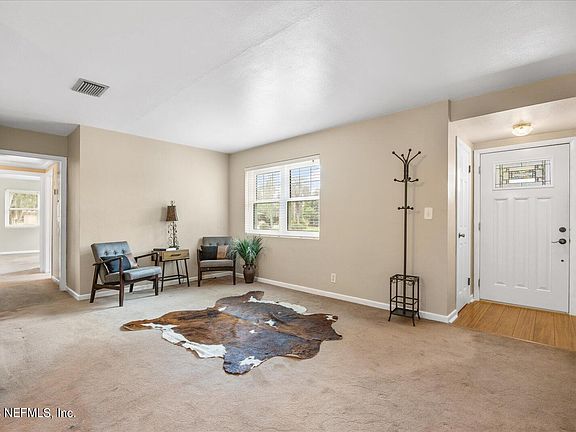 4th image of 2581 HIRSCH Avenue