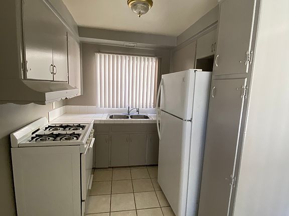 5th image of 4459 Woodman Ave APT 1