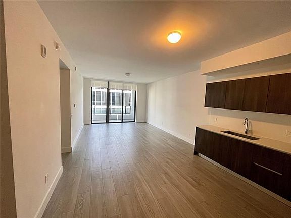3rd image of 2960 NE 207th St #907