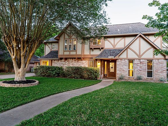 3rd image of 3911 Crow Valley Dr