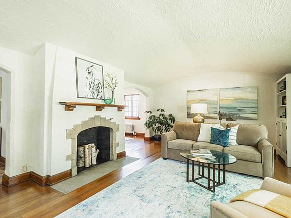 4th image of 4471 N Prospect Ave