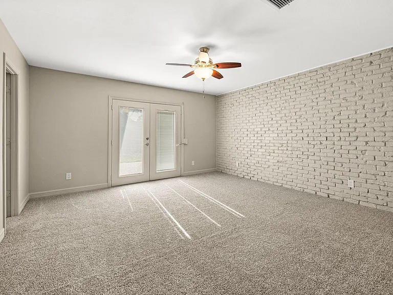 2227 Parana Dr — Photo 21