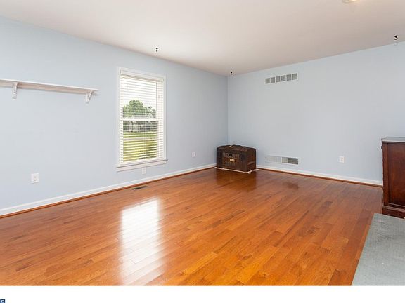 3rd image of 303 White Pine Dr