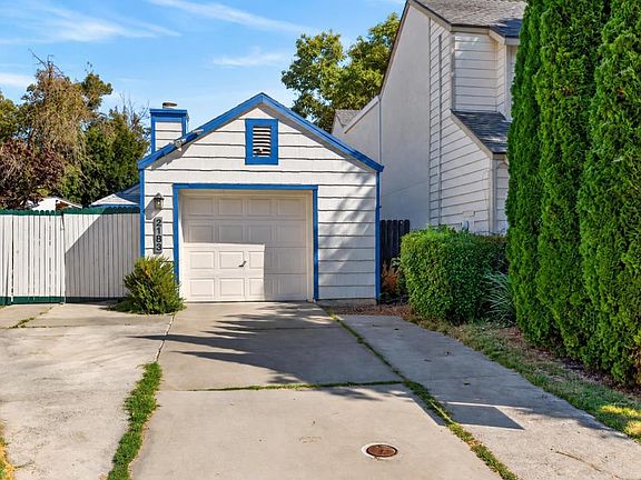 3rd image of 2183 Sandcastle Way