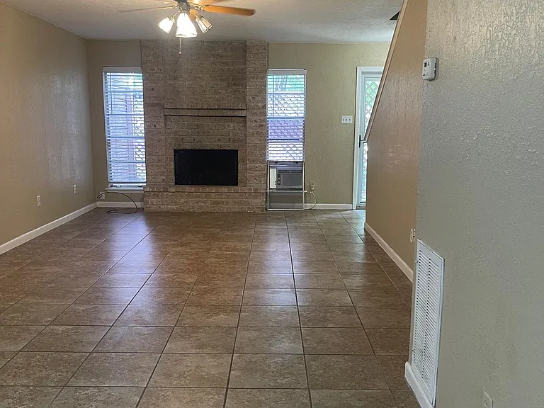 5101 Middlecoff Rd #5 — Photo 1