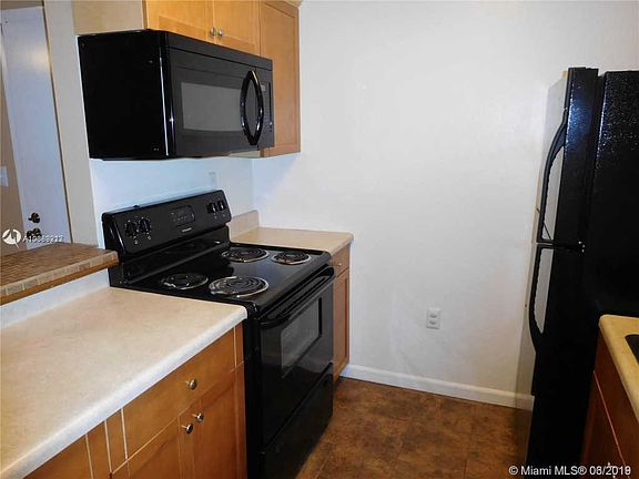 4th image of 801 NE 199th St #106-10
