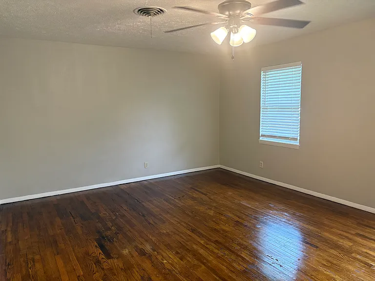 404 W Heron St — Photo 4