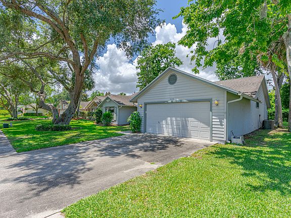 3rd image of 4035 N Waterbridge Cir