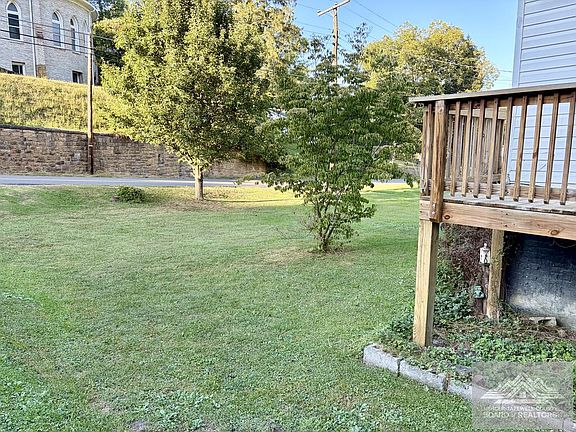 5th image of 115 Bluestone Ave
