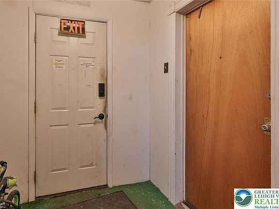 4th image of 214 W Ridge St #216