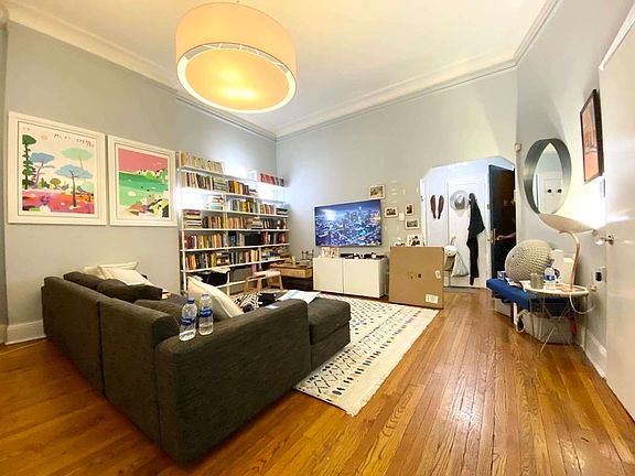 2nd image of 129 W 72nd St APT 3R