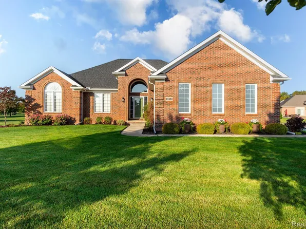 28898 Liparoto Blvd, Flat Rock, MI 48134