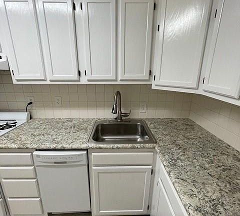 5th image of 2 Little Brook Ln