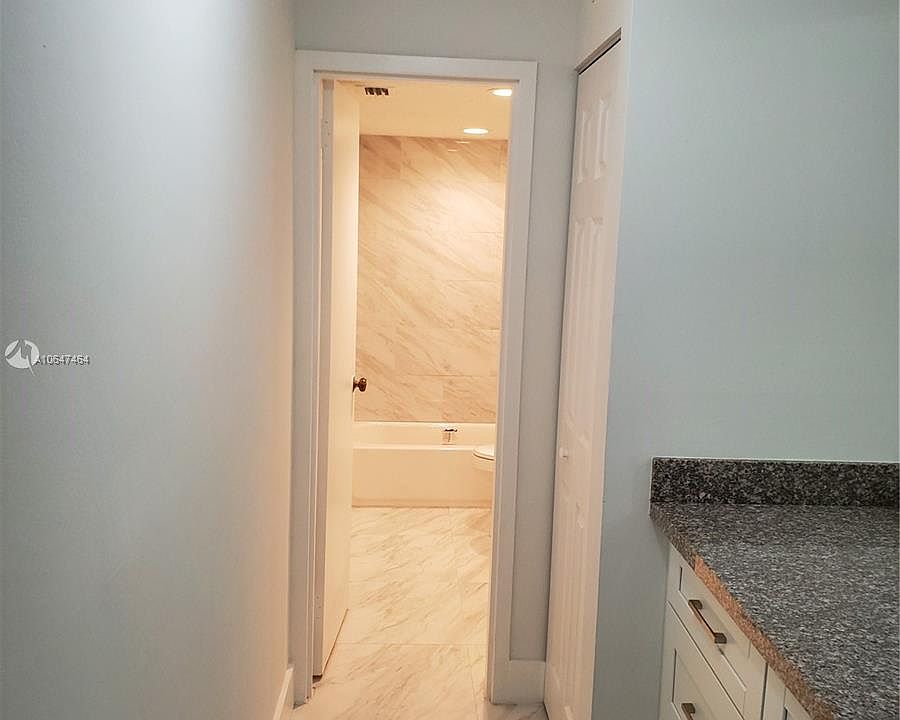 2nd image of 555 NE 123rd St APT 206-B