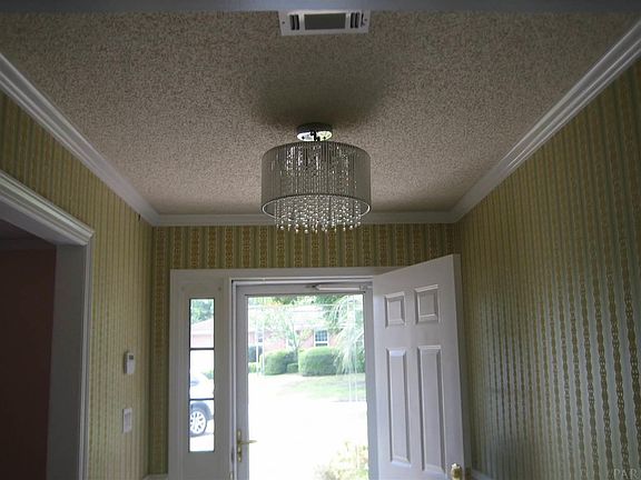 4th image of 6720 Bunker Hill Cir
