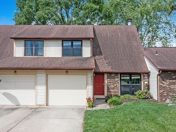 3rd image of 821 Applewood Ln