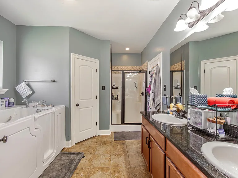 173 Laverne Dr — Photo 9