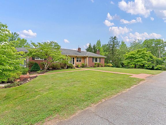 2nd image of 210 N Rockview Dr