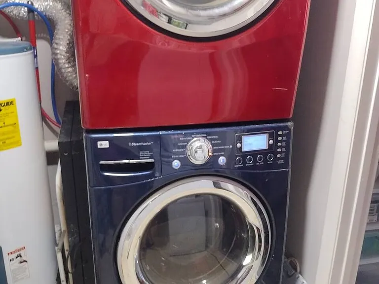 The blue washer is what's in there now. The white one was recently replaced.