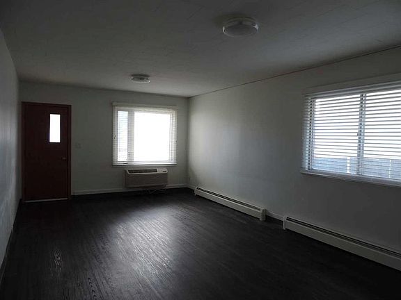 5th image of 208 SE Patricia St