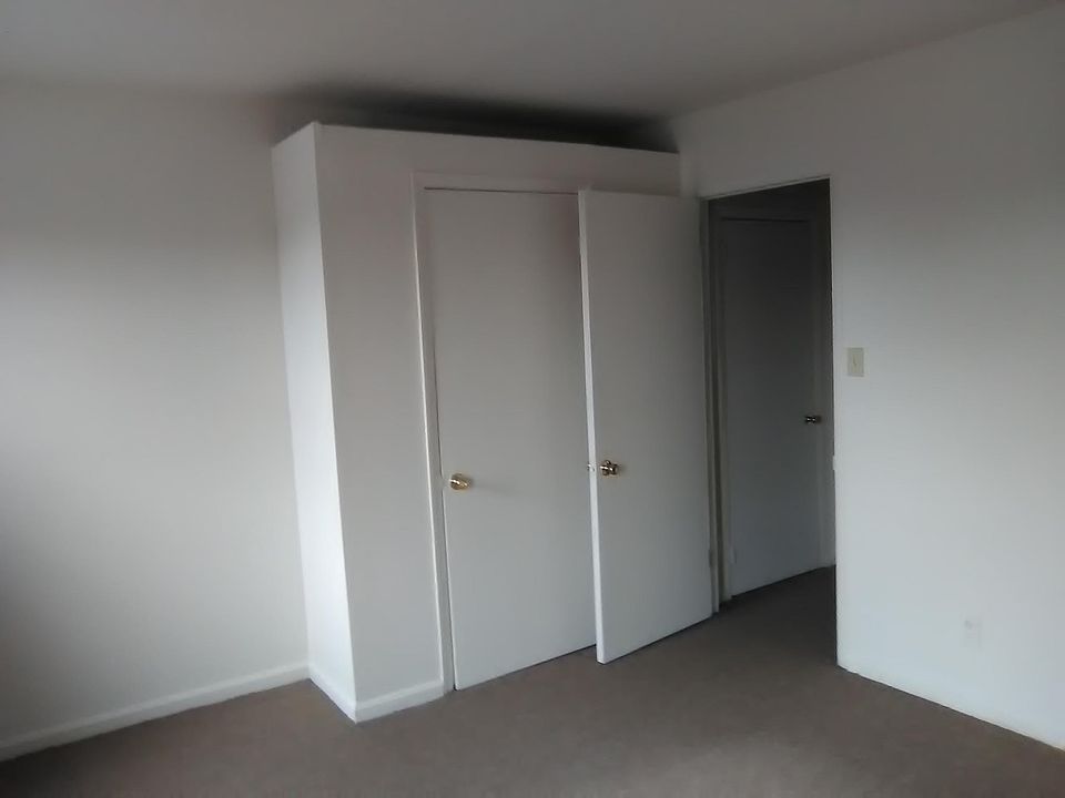 2nd image of 2807 N Market St