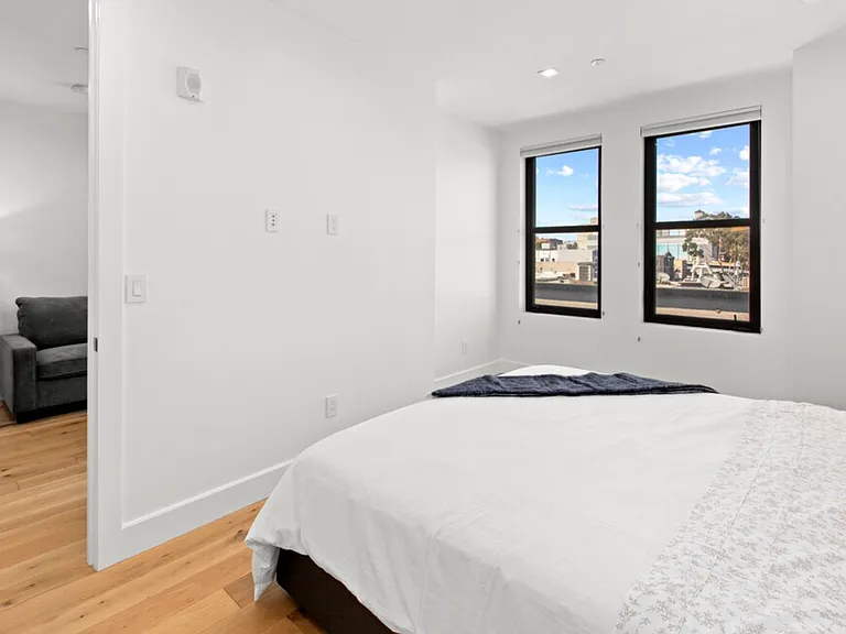 1801 Mission - Quest Blue — Photo 15