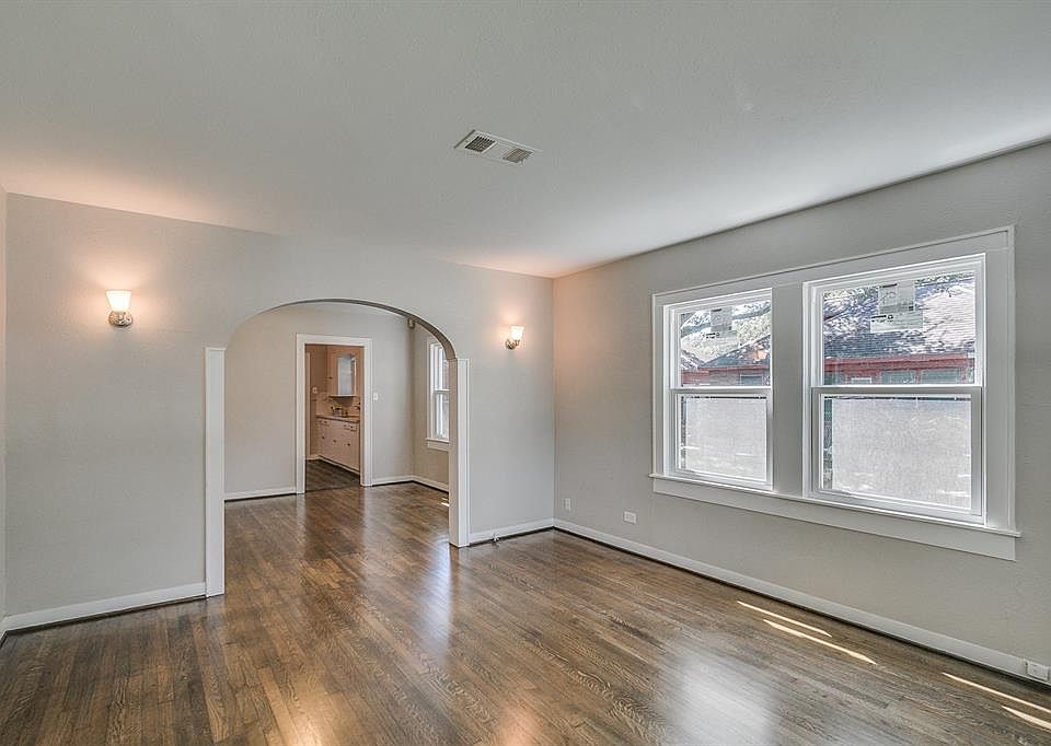 1st image of 217 9th Ave N