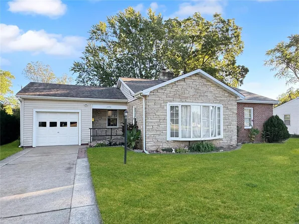 1509 1st Pkwy, Washington, MO 63090