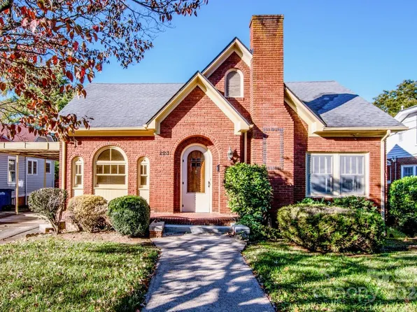 223 N Oak St, Statesville, NC 28677
