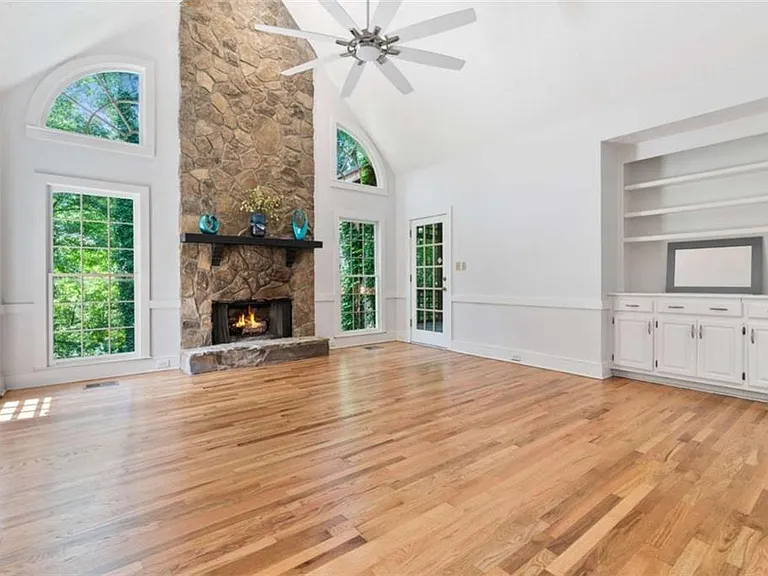 275 Sageglen Rd — Photo 9