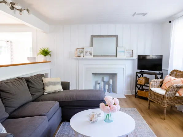 51 Pawkannawkut Dr, South Yarmouth, MA 02664