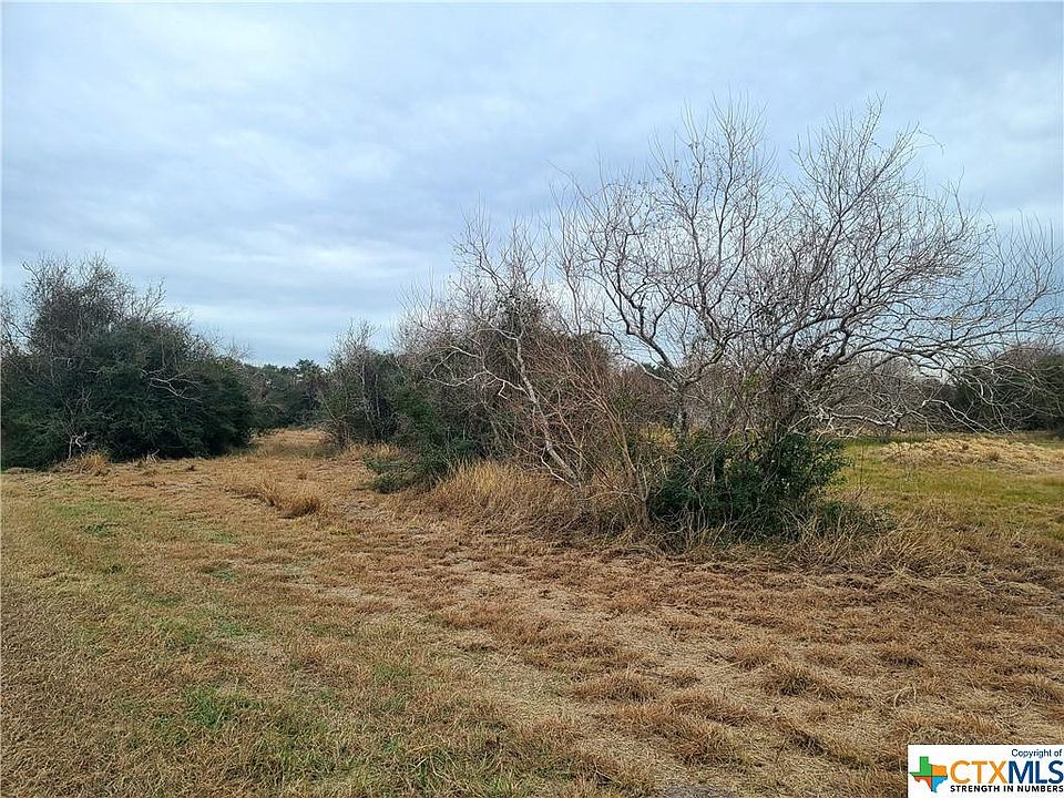 2nd image of 201 Mockingbird Ln