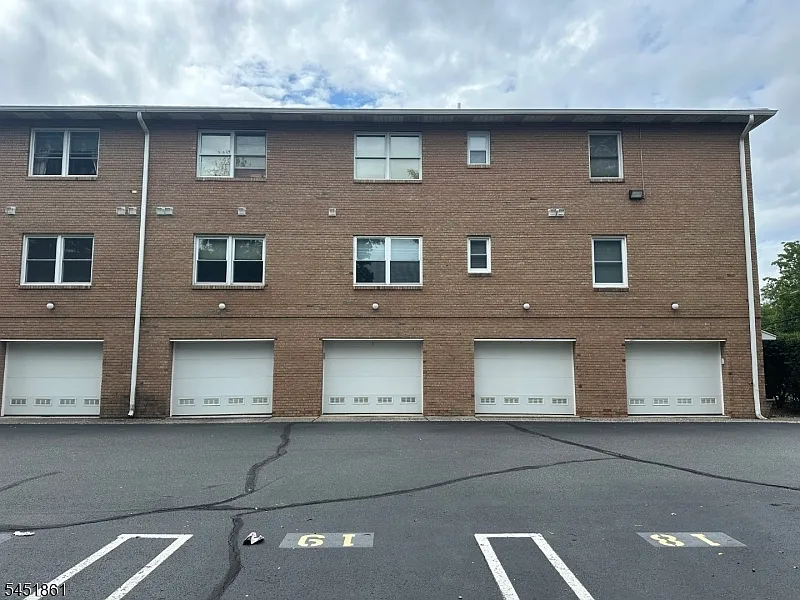 1 bed, 1.0 bath, $2,000 — Photo 2