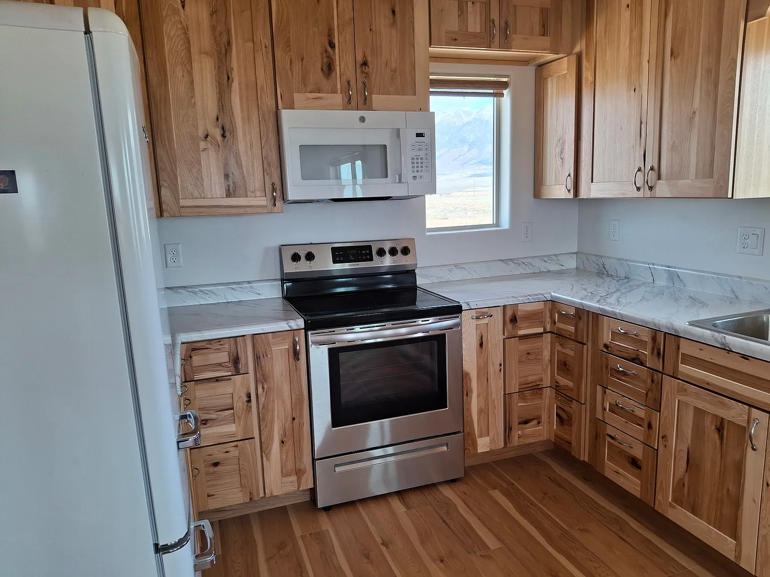 2 bed, 2300 sqft, $1,800 — Photo 3