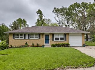 205 SW Opal Dr, Lees Summit, MO 64081