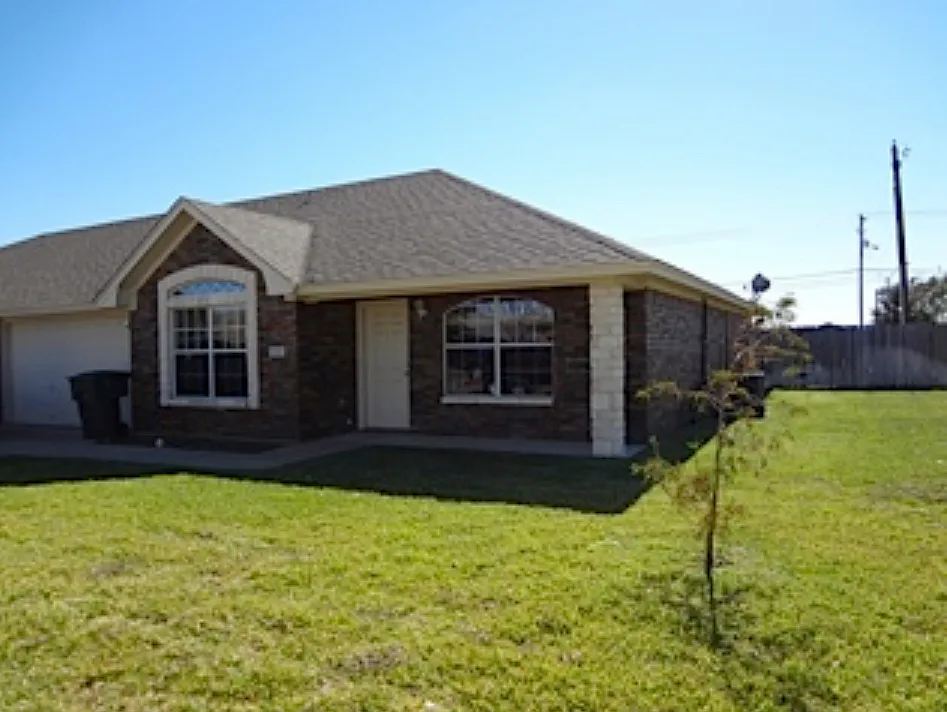 2 bed, 2.0 bath, 1368 sqft, $1,327 — Photo 1