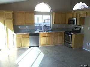 5th image of 14146 Plumas Ct