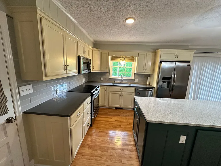 204 N Oak Grove Ext — Photo 7