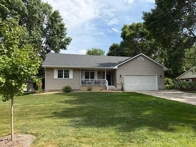 1st image of 714 E Crescent Ln