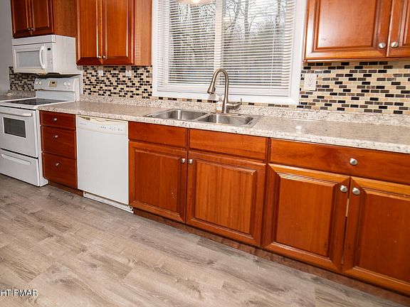 4th image of 3009 Briarwood Dr