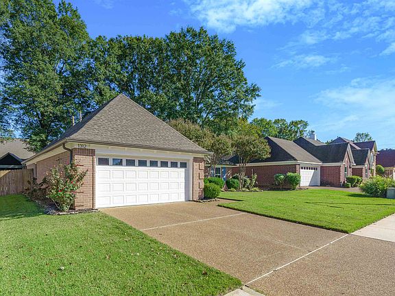 3rd image of 1312 River Bank Dr