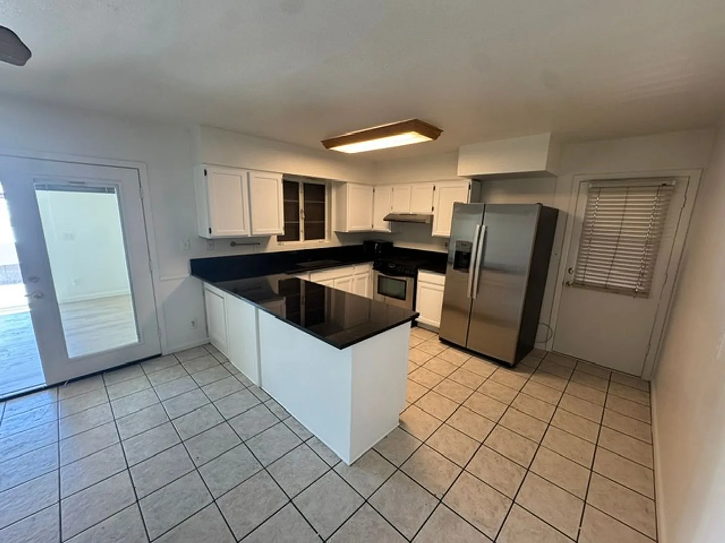 Walk To Asu. 6 Bed 4 Bath Right Near Campus — Photo 4