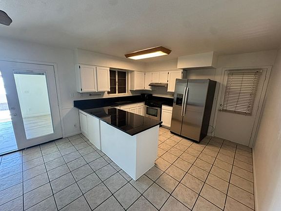 4th image of 727 E Vista Del Cerro Dr