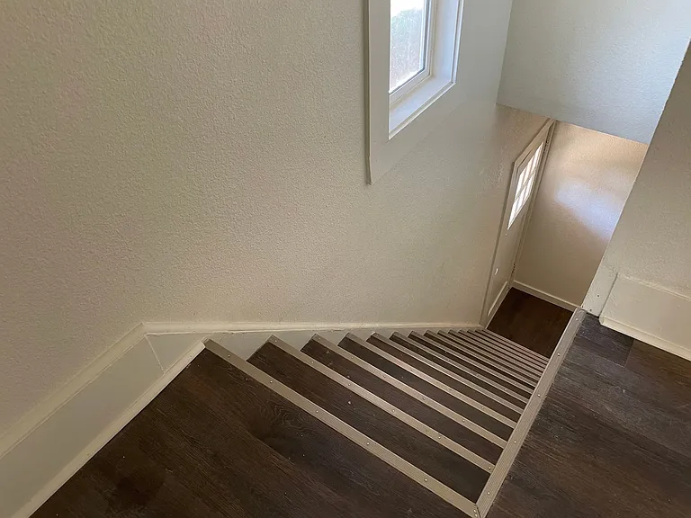 446 Lewis St — Photo 10