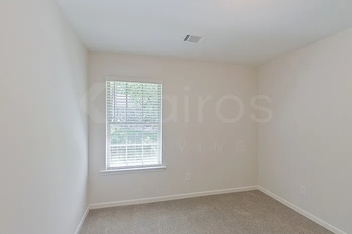 111 Live Oak Dr — Photo 13