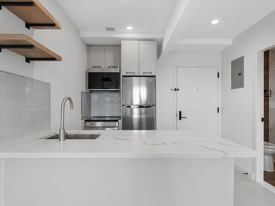 2321 Belmont Ave #5G