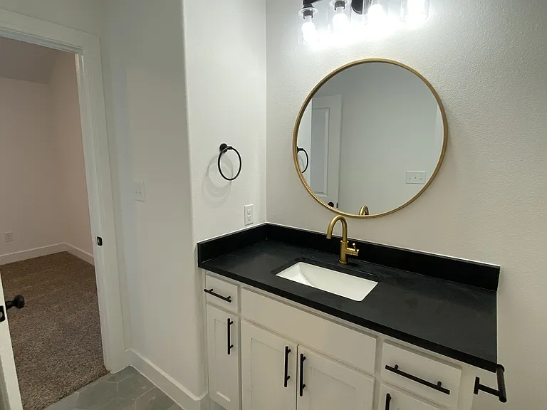 622 W Florence St — Photo 11