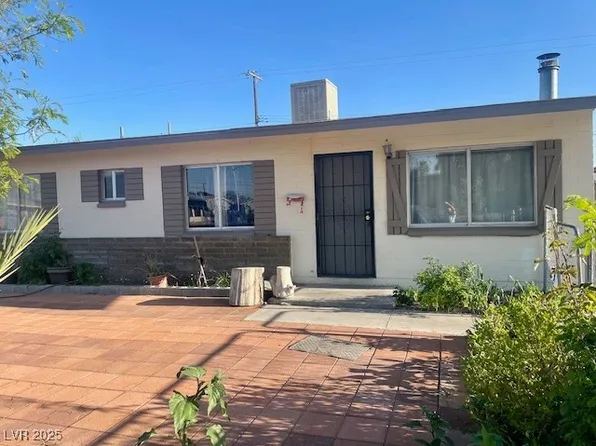 5201 Glen Eagles Ln, Las Vegas, NV 89108